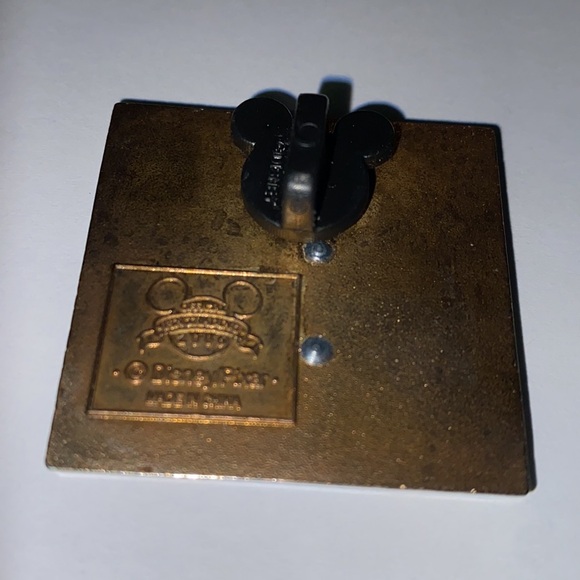 3/$30 Y2K Disney Dory Finding Nemo Pin - Picture 3 of 5